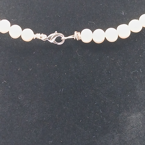 Elegant Freshwater Pearl Necklace on silver metal handcrafted - Picture 8 of 10